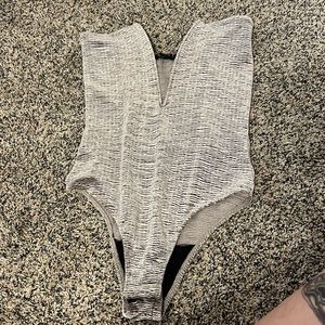 NWOT Strapless Velvet Plunging V-Neckline Metallic Bodysuit